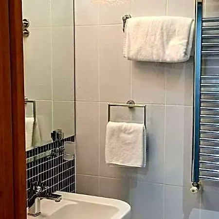 Отель Golden 4*