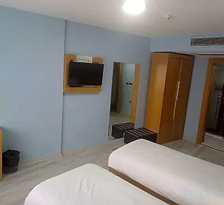 Отель Golden 4*